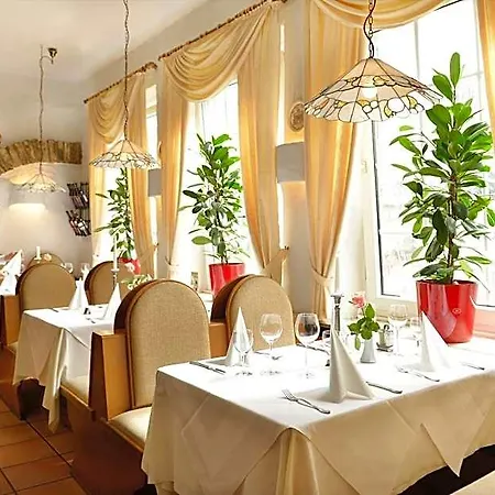 Otel Zur Post 2*